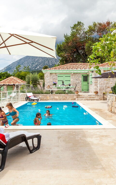 Villa Azurit: Balkong / terrasse / uteplass, basseng, Eksteriør