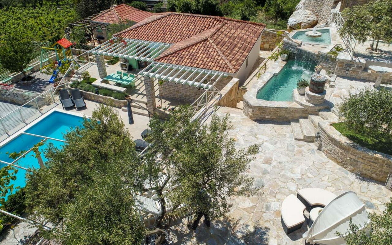 Villa Azurit: basseng, Eksteriør