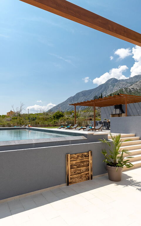 Villa Spectrum: basseng, Eksteriør