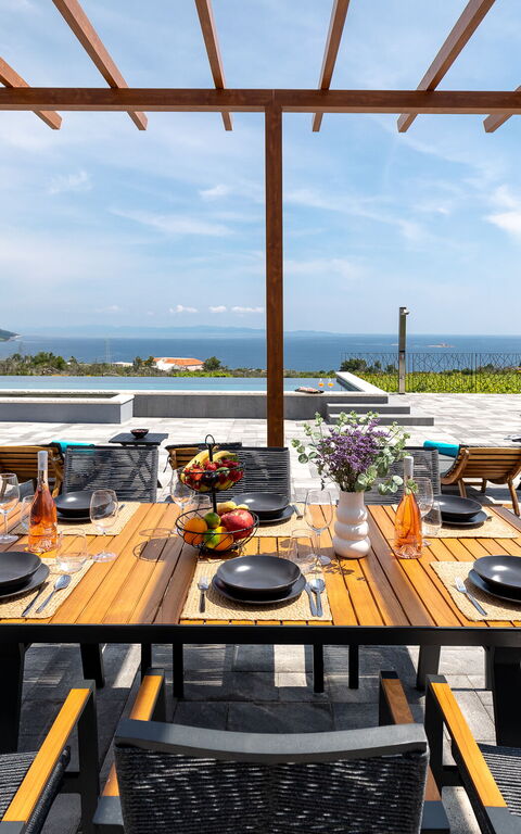 Villa Spectrum: Balkong / terrasse / uteplass, basseng, Utendørs, Visningar