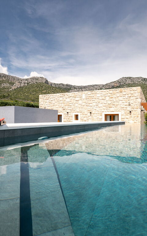 Villa Spectrum: basseng, Utendørs