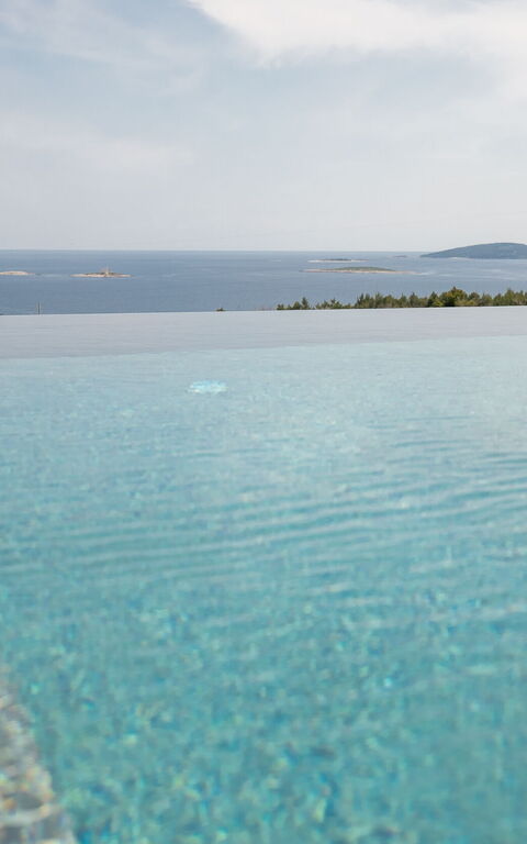 Villa Spectrum: basseng