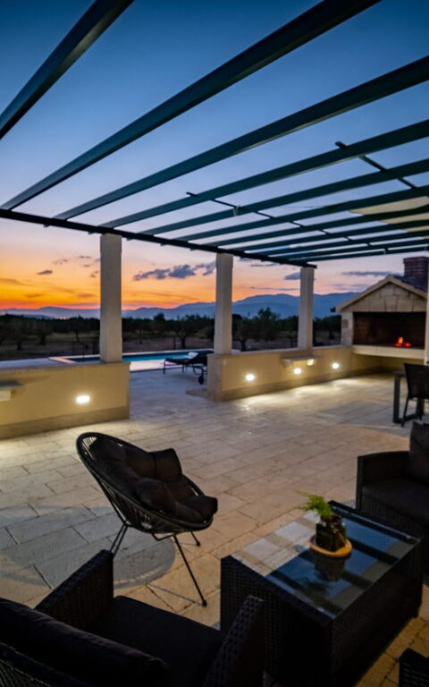 Villa Diana: Balkong / terrasse / uteplass, Kjøkken, Utendørs, Visningar