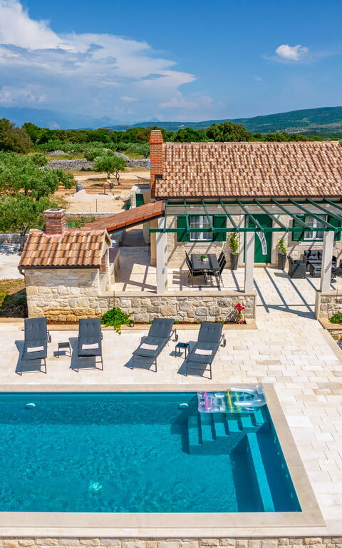 Villa Diana: Balkong / terrasse / uteplass, basseng