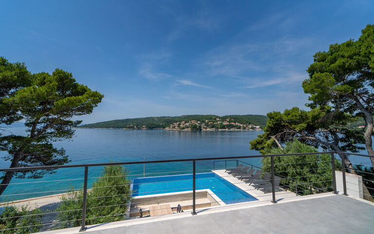 Villa Cosmic: Balkong / terrasse / uteplass, basseng, Visningar