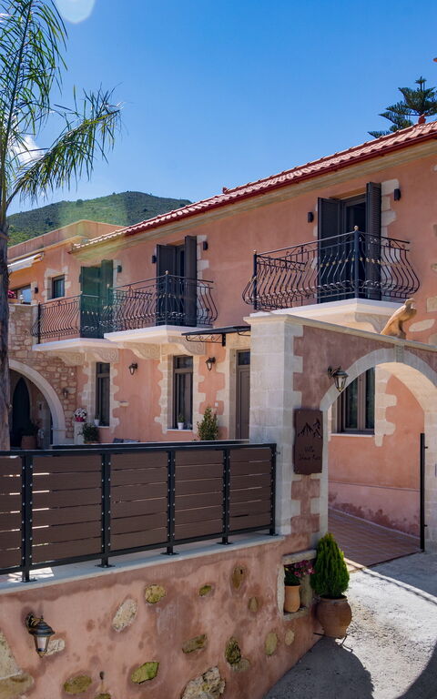 Villa Kois: Eksteriør, Hovedinngang, Utendørs