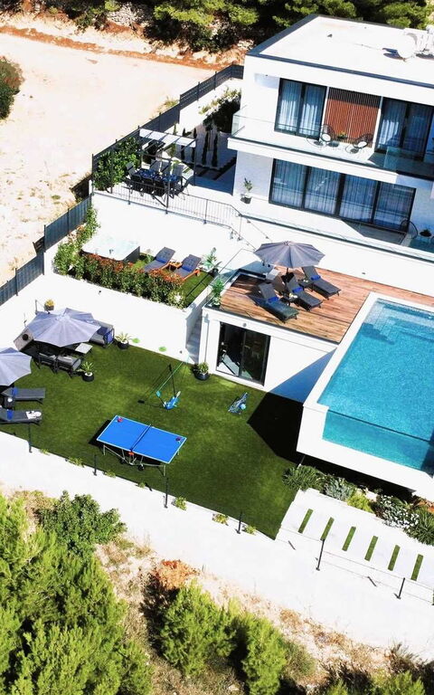 Villa Nikta: Eksteriør