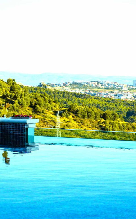 Villa Nikta: basseng, By