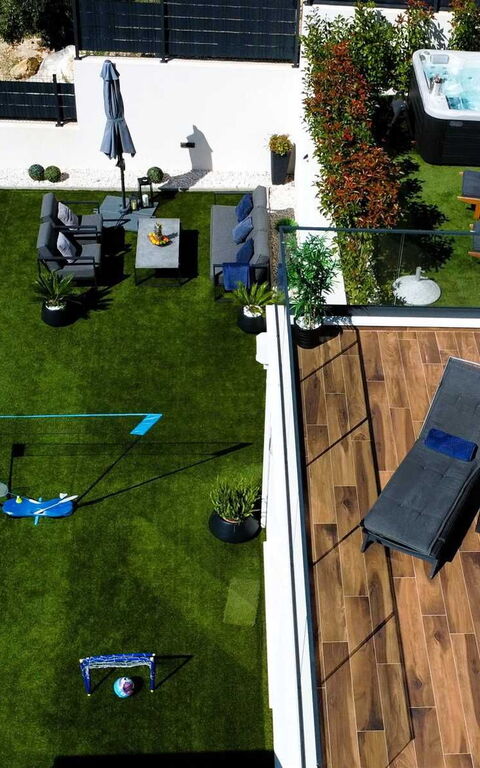 Villa Nikta: Balkong / terrasse / uteplass, boblebad, Hage, Utendørs