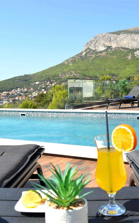 Villa Nikta: Balkong / terrasse / uteplass, basseng, By, Utendørs