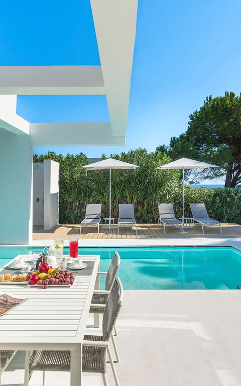 Villa Gadir: Balkong / terrasse / uteplass, basseng, Eksteriør, Mat, Utendørs