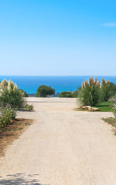 Gelso Bianco: Eksteriør, Utendørs, Visningar