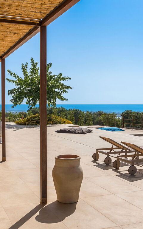 Gelso Bianco: Eksteriør, Utendørs, Visningar