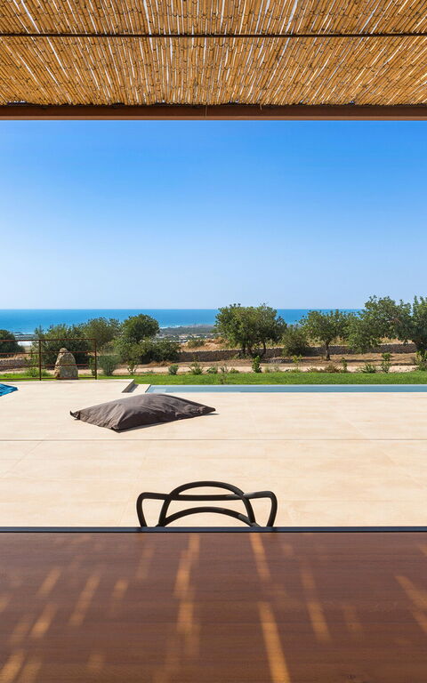 Gelso Bianco: Eksteriør, Utendørs, Visningar