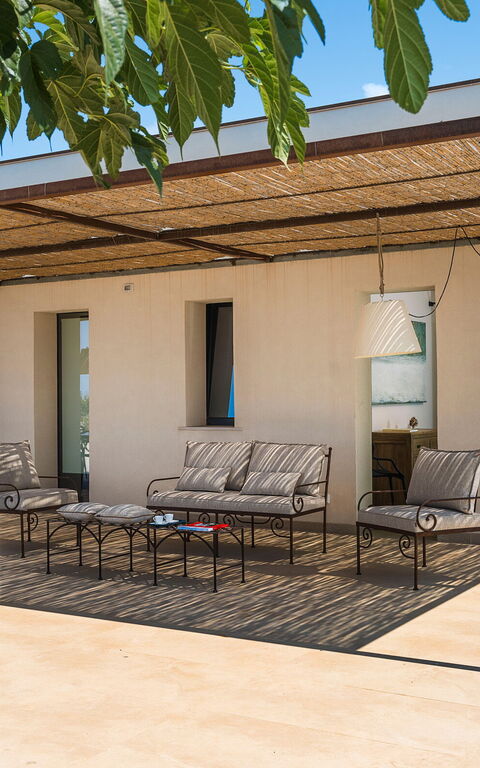 Gelso Bianco: Eksteriør, Utendørs