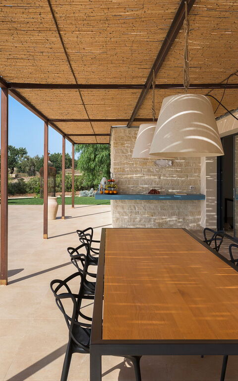 Gelso Bianco: Eksteriør, Utendørs