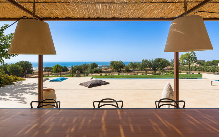 Gelso Bianco: Eksteriør, Utendørs, Visningar