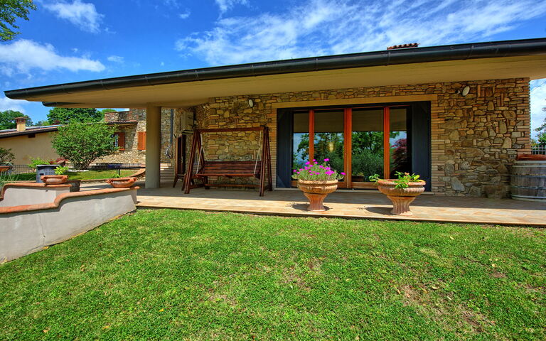 Villa Paradiso: Hage