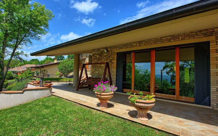 Villa Paradiso: Hage