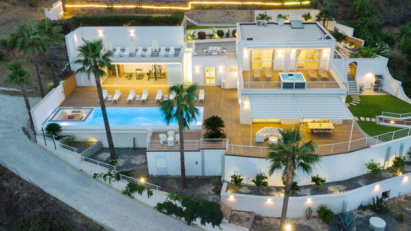 Villa Elysium: basseng, Eksteriør, Utendørs