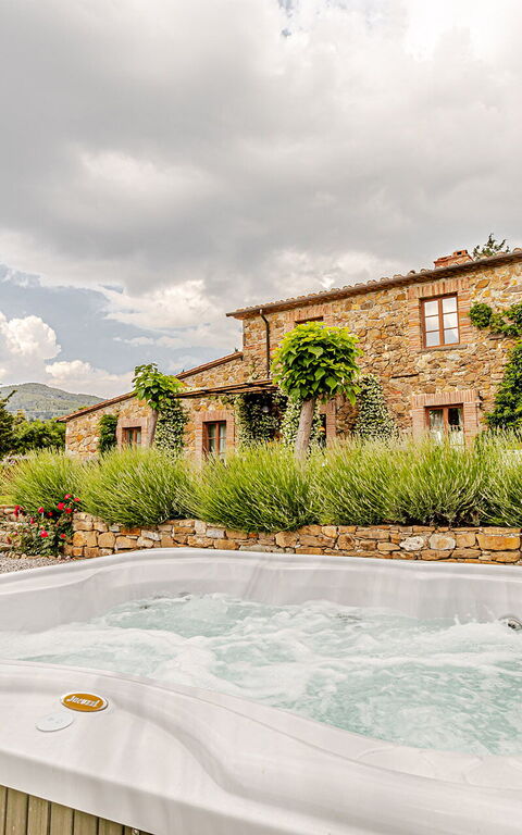 Chateau La Siroque: boblebad, Eksteriør, Hage, Utendørs