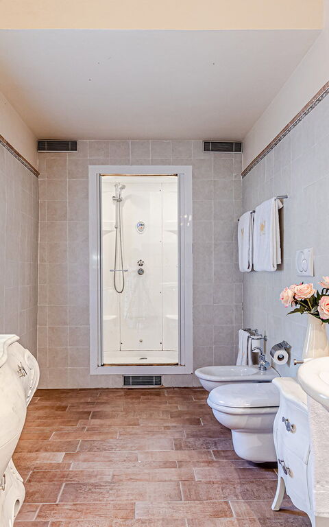 Chateau La Siroque: Baderom