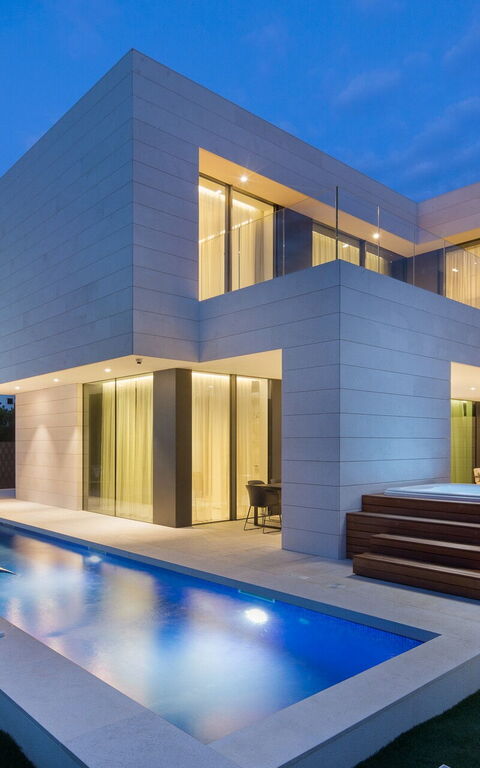 Orvas Villa 82: basseng, boblebad, Hage, Visningar