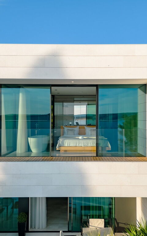 Orvas Villa 82: Eksteriør, Visningar