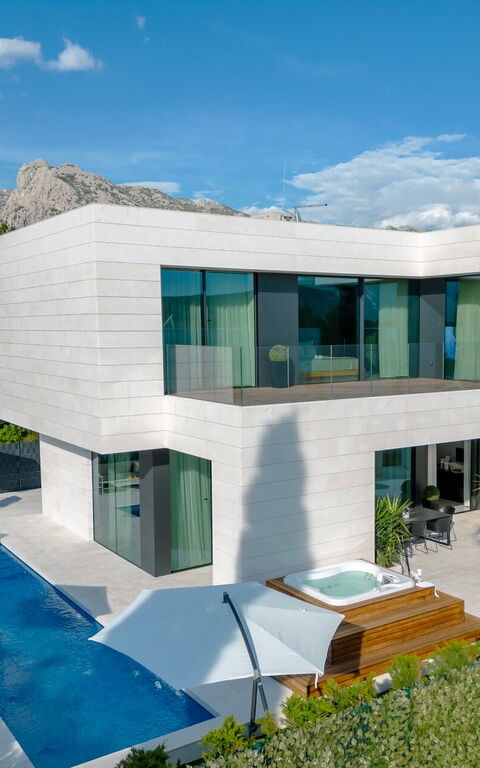 Orvas Villa 82: basseng, boblebad, Eksteriør, Hage, Visningar