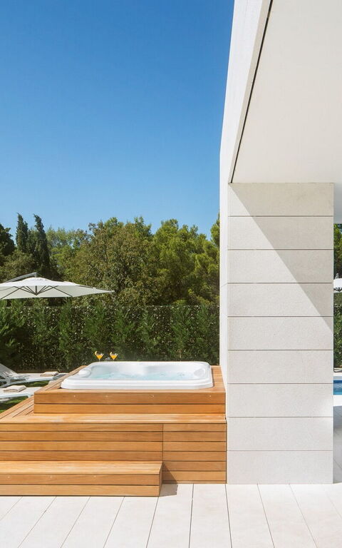 Orvas Villa 82: Balkong / terrasse / uteplass, boblebad, Hage, Utendørs