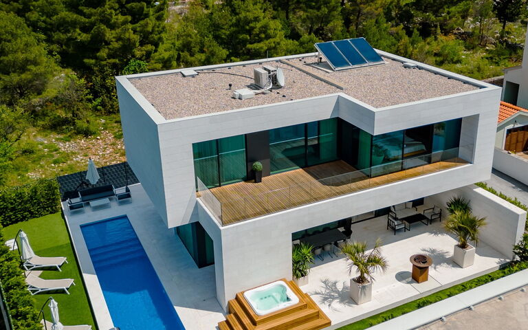 Orvas Villa 82: basseng, boblebad, Eksteriør, Hage, Visningar