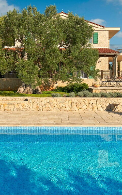 Orvas Villa 189: basseng, Eksteriør