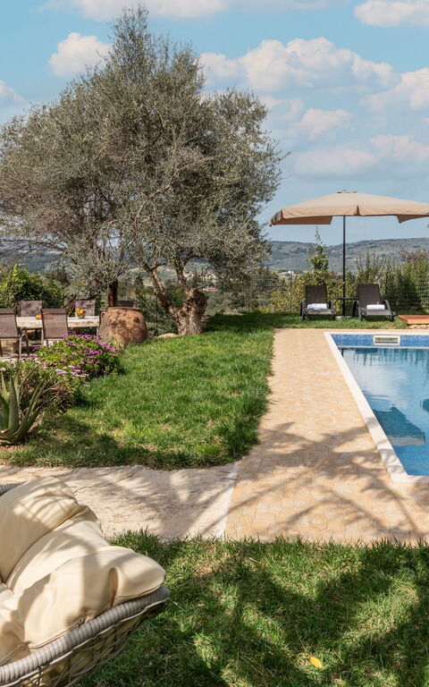 Klapas: basseng, Eksteriør, Hage