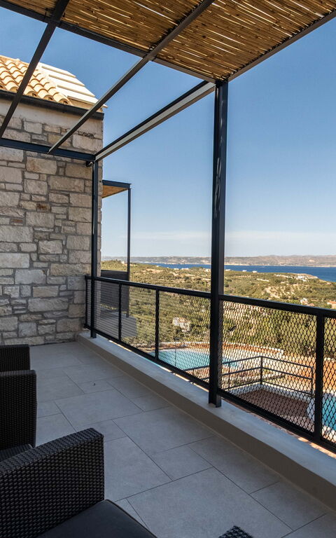 Villa Seiri: Balkong / terrasse / uteplass, basseng, Eksteriør, Utendørs, Visningar