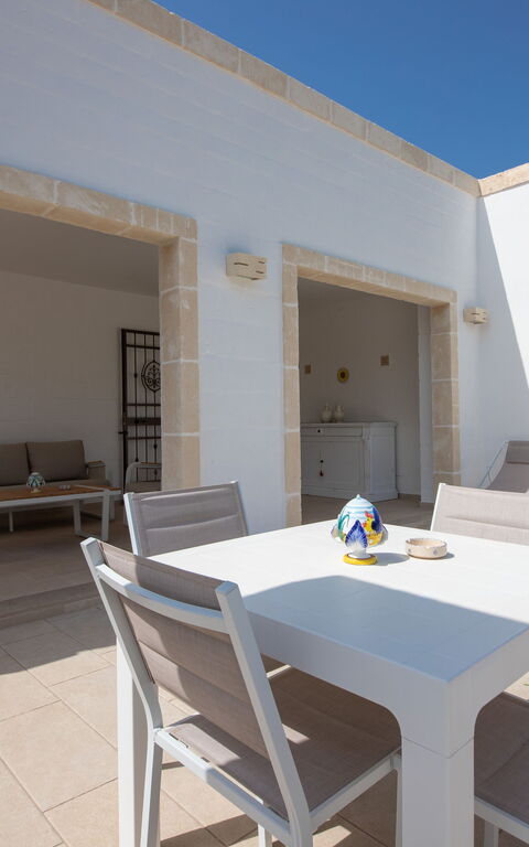 Terra Mater: Eksteriør, Utendørs