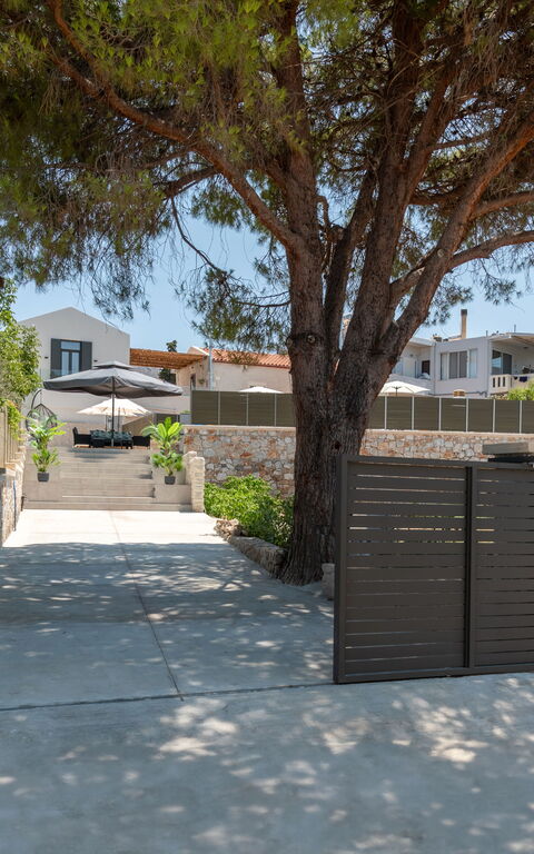 Villa Paul: Eksteriør, Hovedinngang, Utendørs