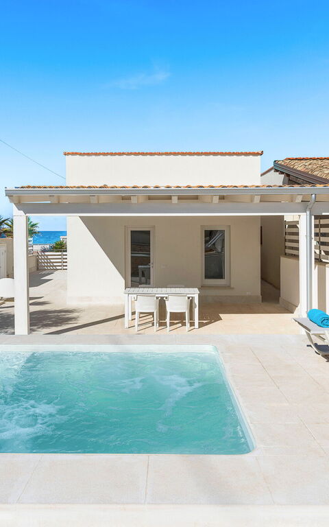 La Siesta: basseng, Eksteriør, Utendørs