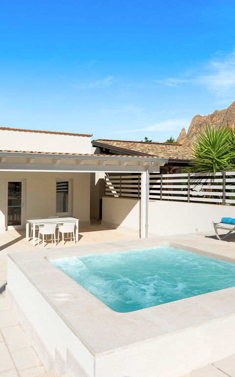 La Siesta: basseng, Eksteriør, Utendørs