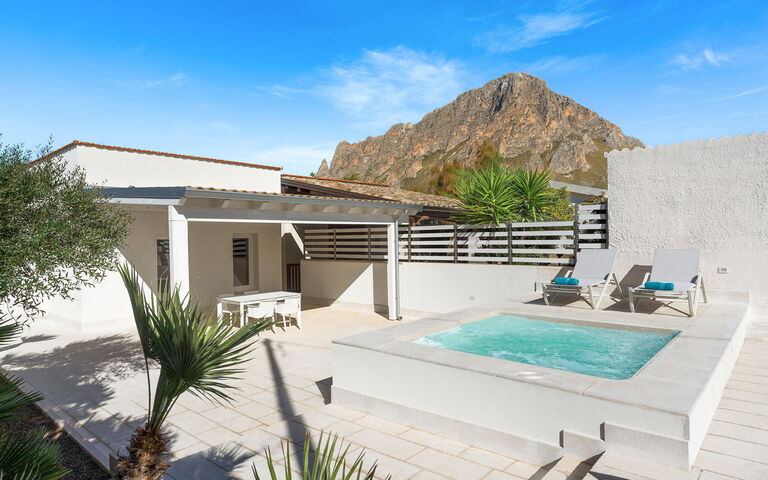 La Siesta: basseng, Eksteriør, Utendørs