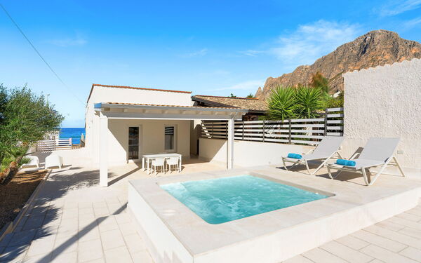 La Siesta: basseng, Eksteriør, Utendørs