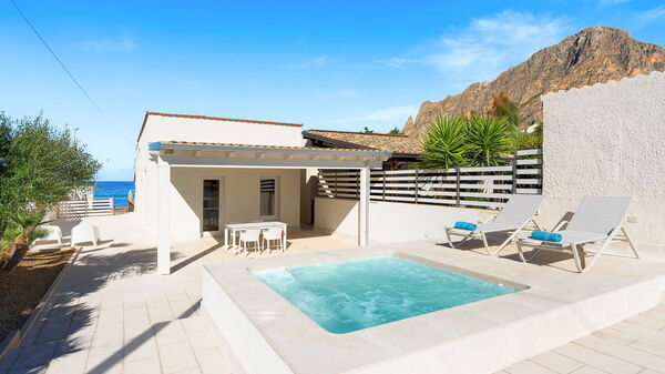 La Siesta: basseng, Eksteriør, Utendørs