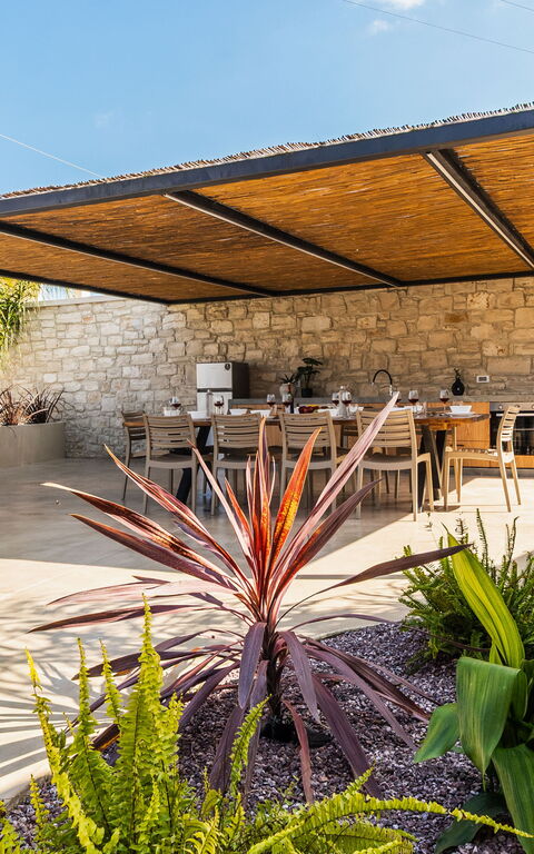 Villa Serenity: Balkong / terrasse / uteplass, Hage, Utendørs