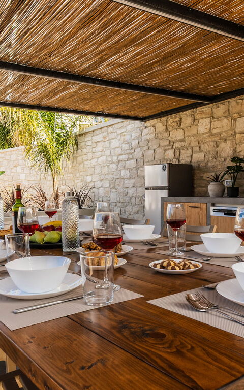 Villa Serenity: Balkong / terrasse / uteplass, Utendørs