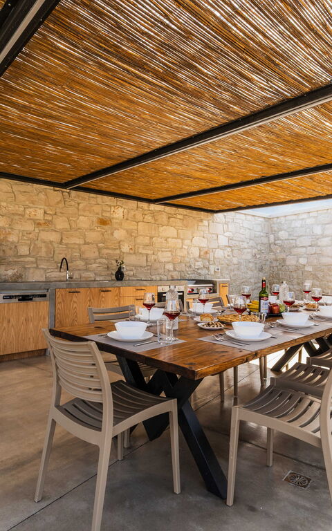 Villa Serenity: Balkong / terrasse / uteplass, Utendørs