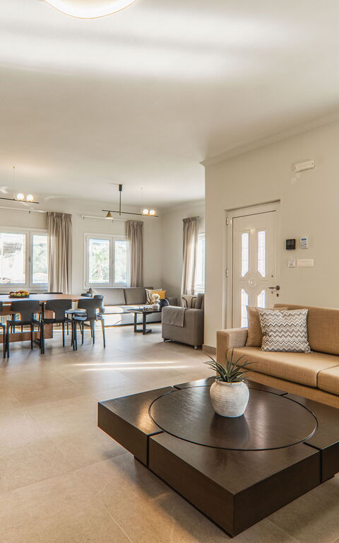 Villa Serenity: Lunsjrom, Stue