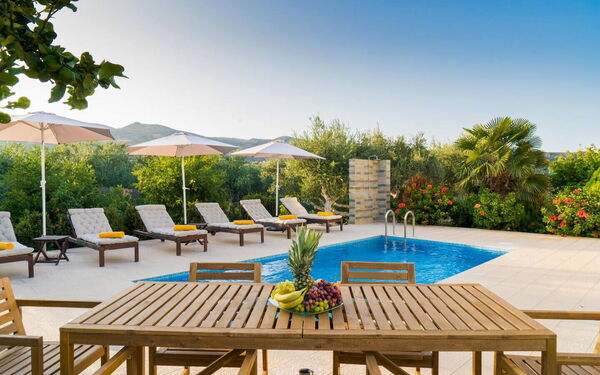 Villa Aetheria: Balkong / terrasse / uteplass, basseng, Eksteriør, Utendørs