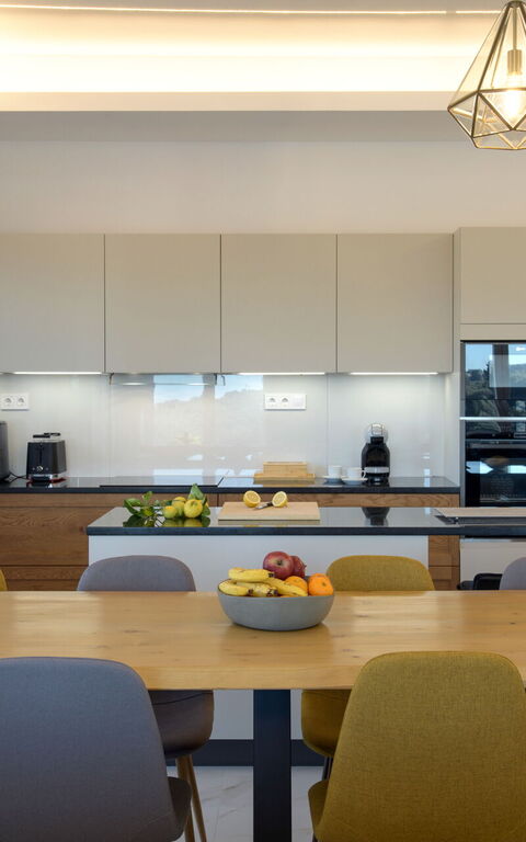 Villa Sunset: Kjøkken, Lunsjrom