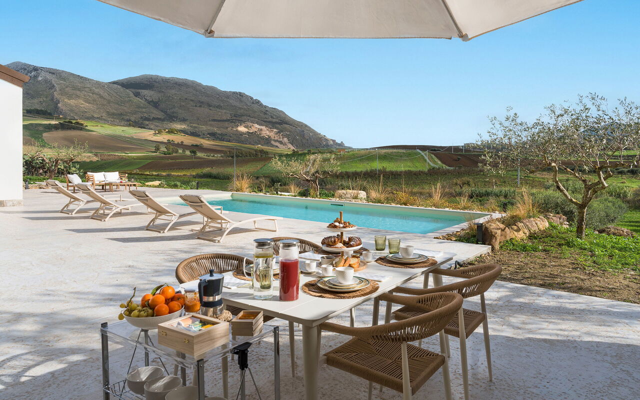 Villa Sike: Balkong / terrasse / uteplass, basseng, Eksteriør, Utendørs, Visningar