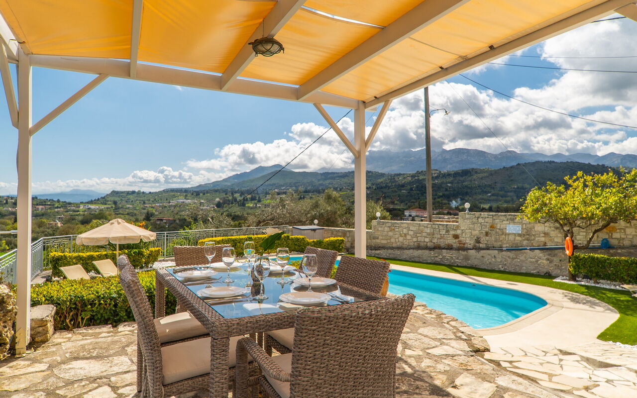 Villa Faye: Balkong / terrasse / uteplass, basseng, Sommer, Utendørs, Vår, Visningar