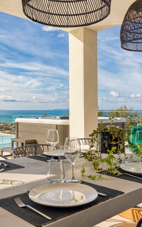 Villa Dominante: Balkong / terrasse / uteplass, basseng, Eksteriør, Utendørs, Visningar